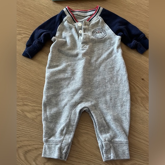 Gap romper - Picture 1 of 1